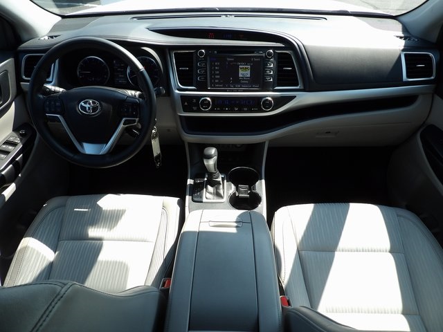 2019 Toyota Highlander LE photo 22