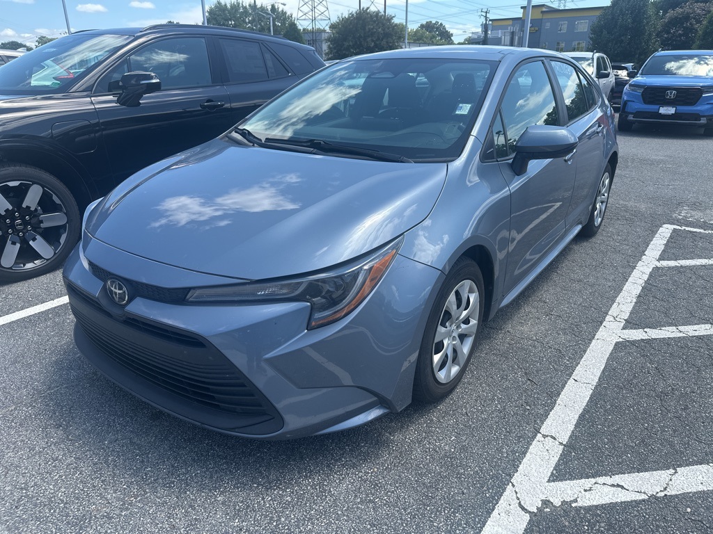 Used 2023 Toyota Corolla LE with VIN 5YFB4MDE9PP032424 for sale in Northfield, Minnesota