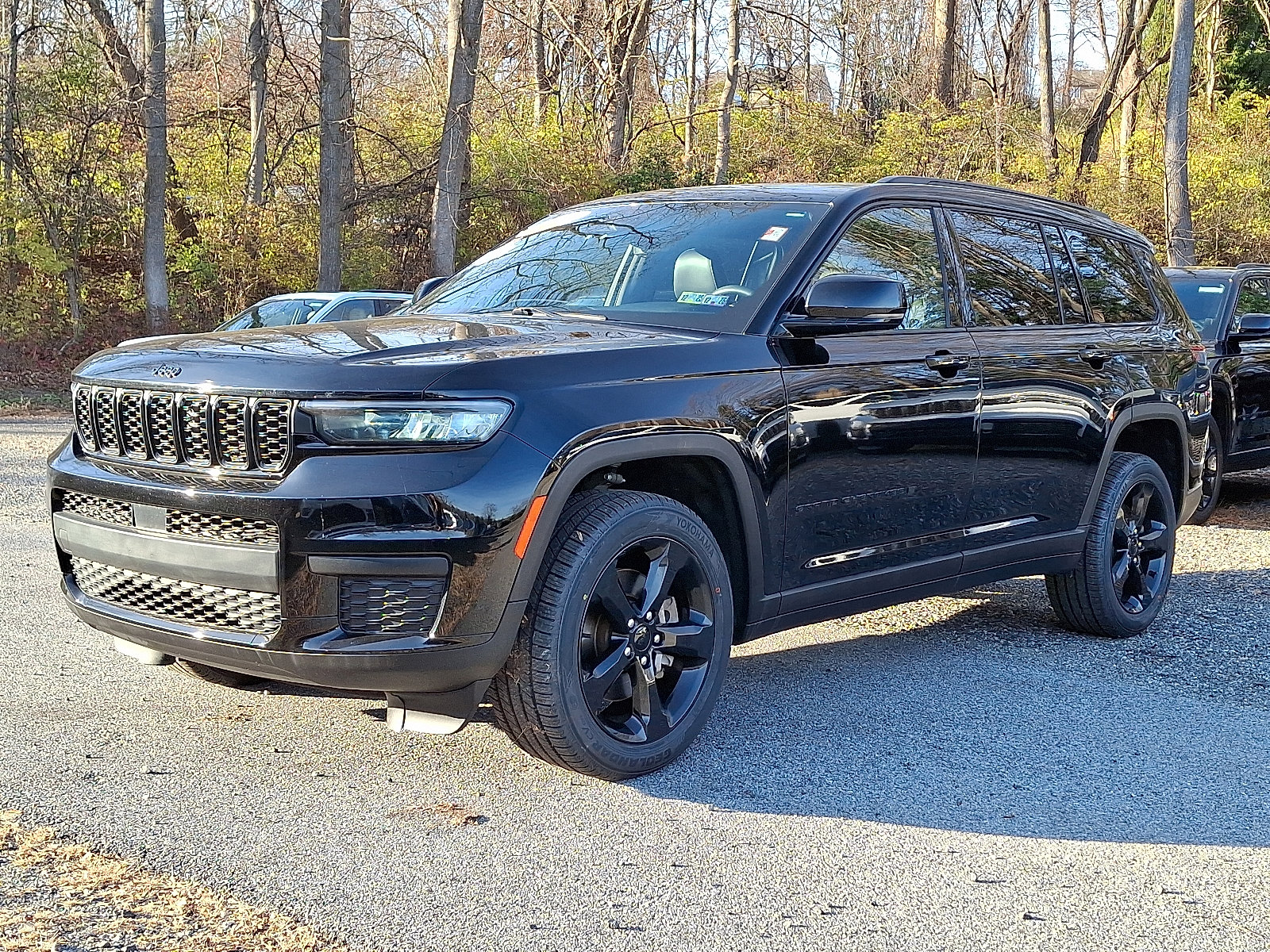 2023 Jeep Grand Cherokee Laredo Altitude photo 3