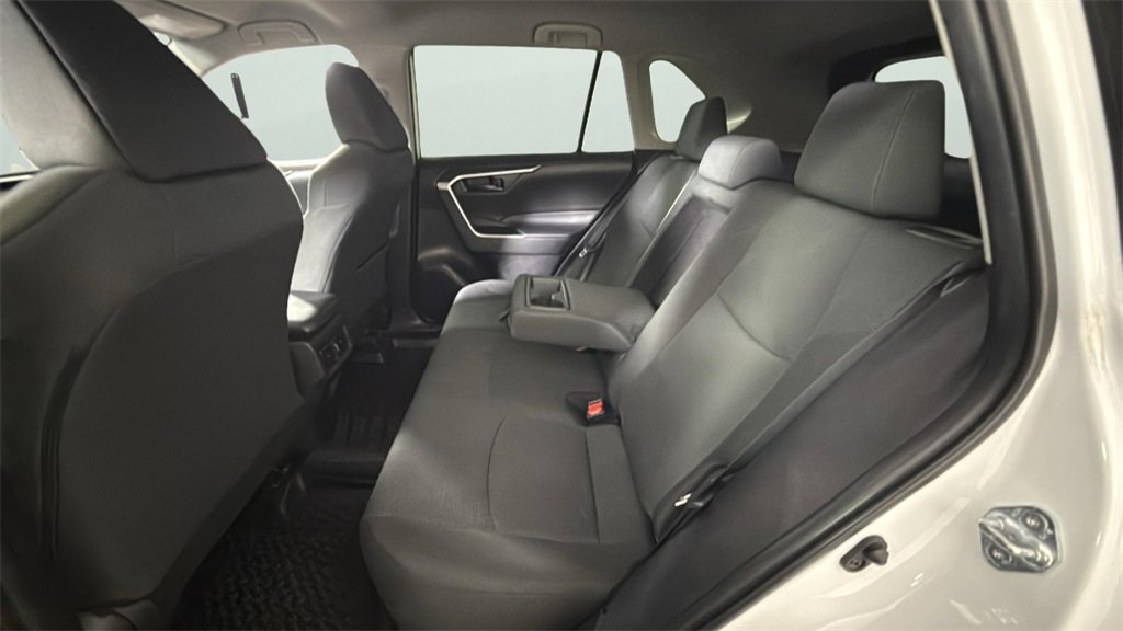 2022 Toyota RAV4 LE photo 24