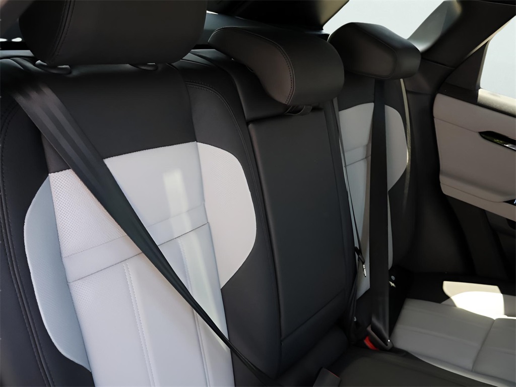 2026 Land Rover Range Rover Evoque Dynamic SE photo 13