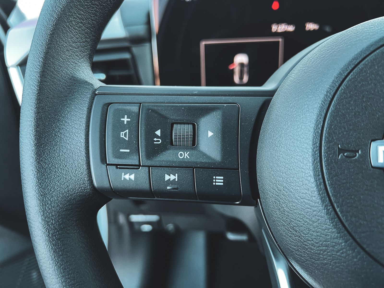2025 Nissan Kicks S photo 21