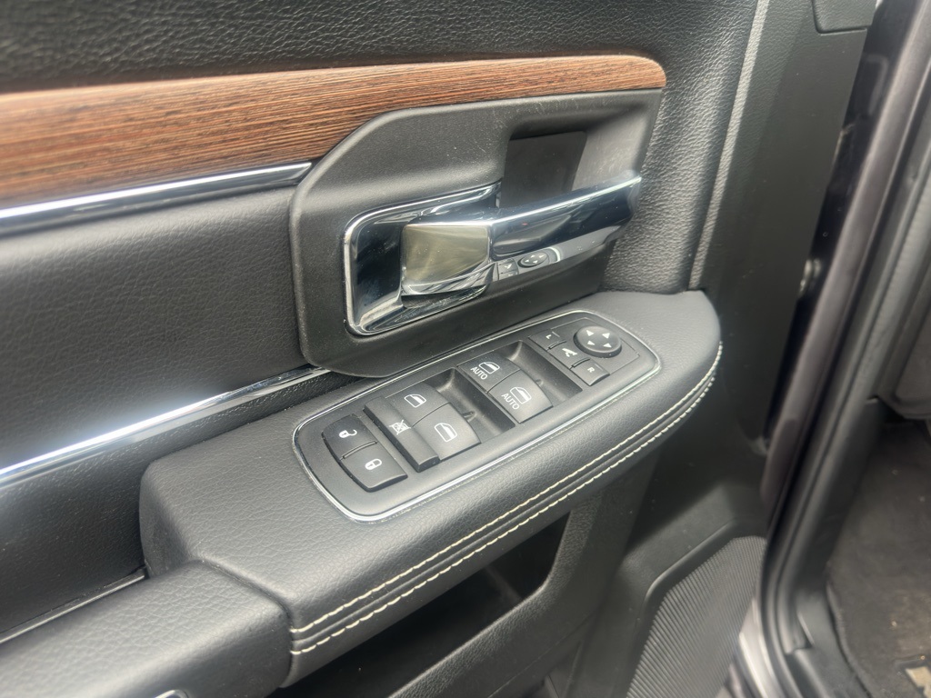 2019 Ram 1500 Classic Laramie photo 4