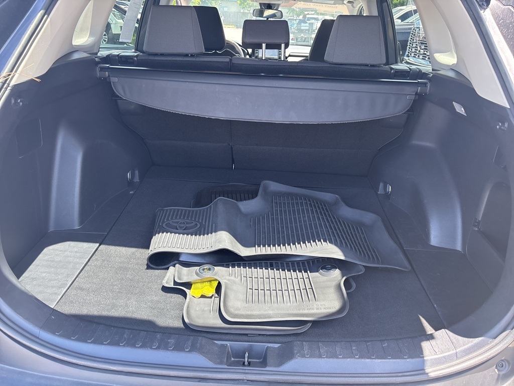 2021 Toyota RAV4 XLE photo 32