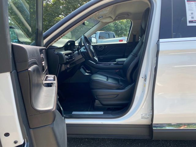2022 Lincoln Aviator Standard photo 12