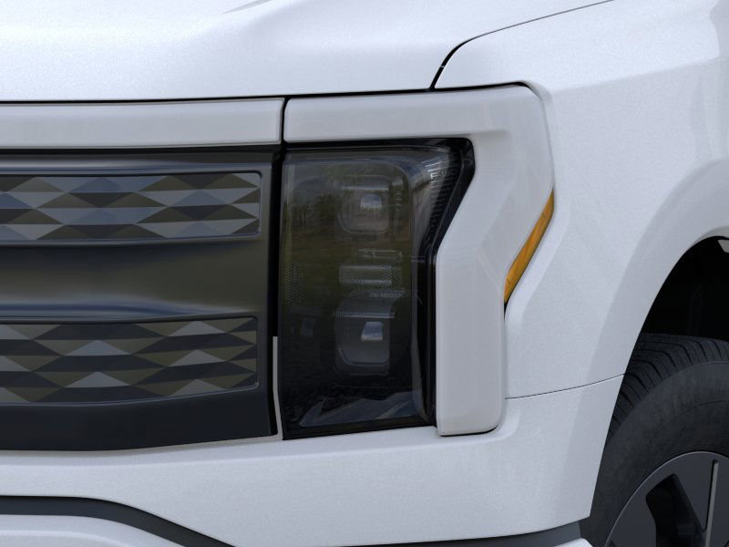 2025 Ford F-150 Lightning Lariat photo 18