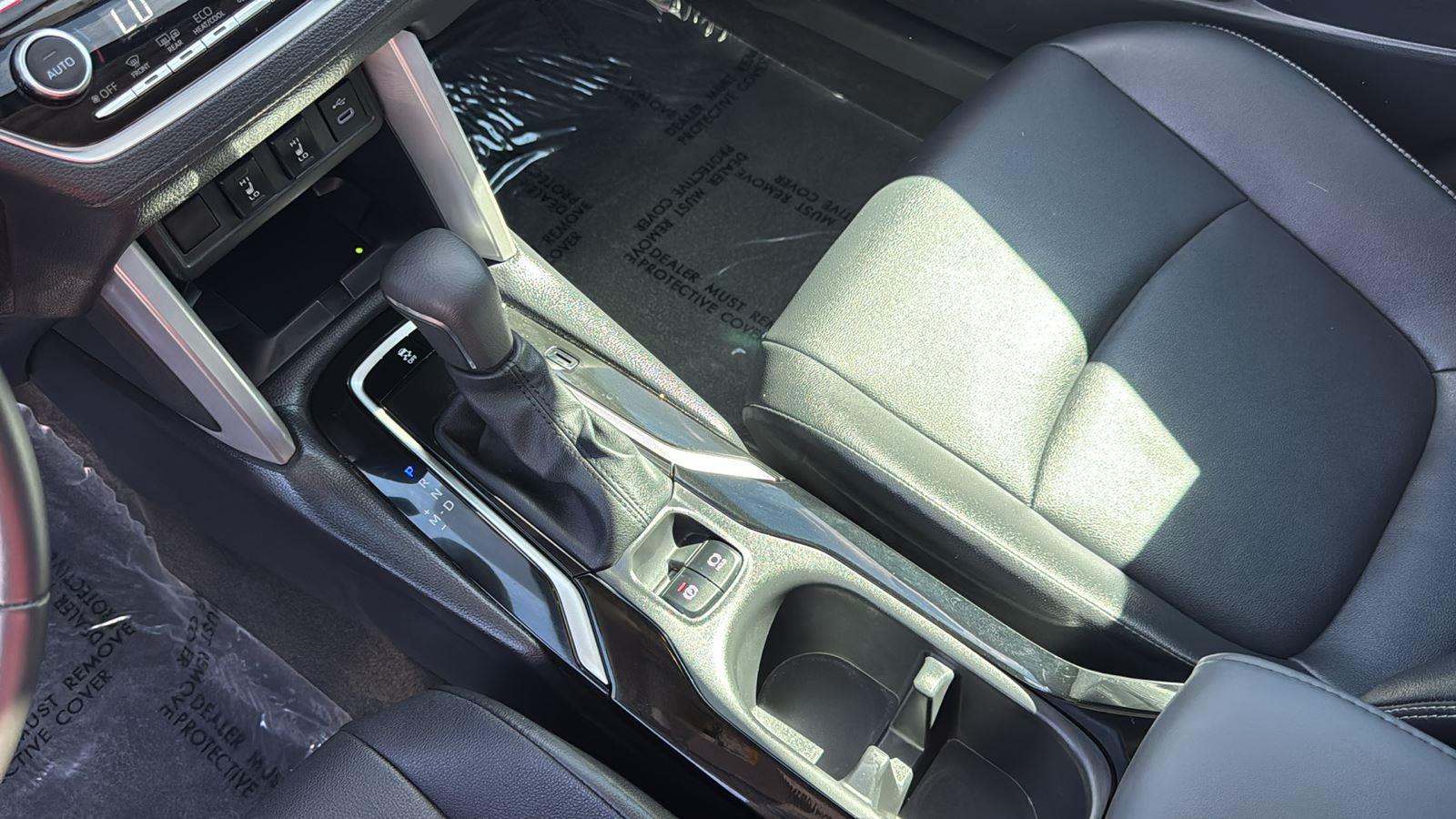 2025 Toyota Corolla Cross XLE photo 20