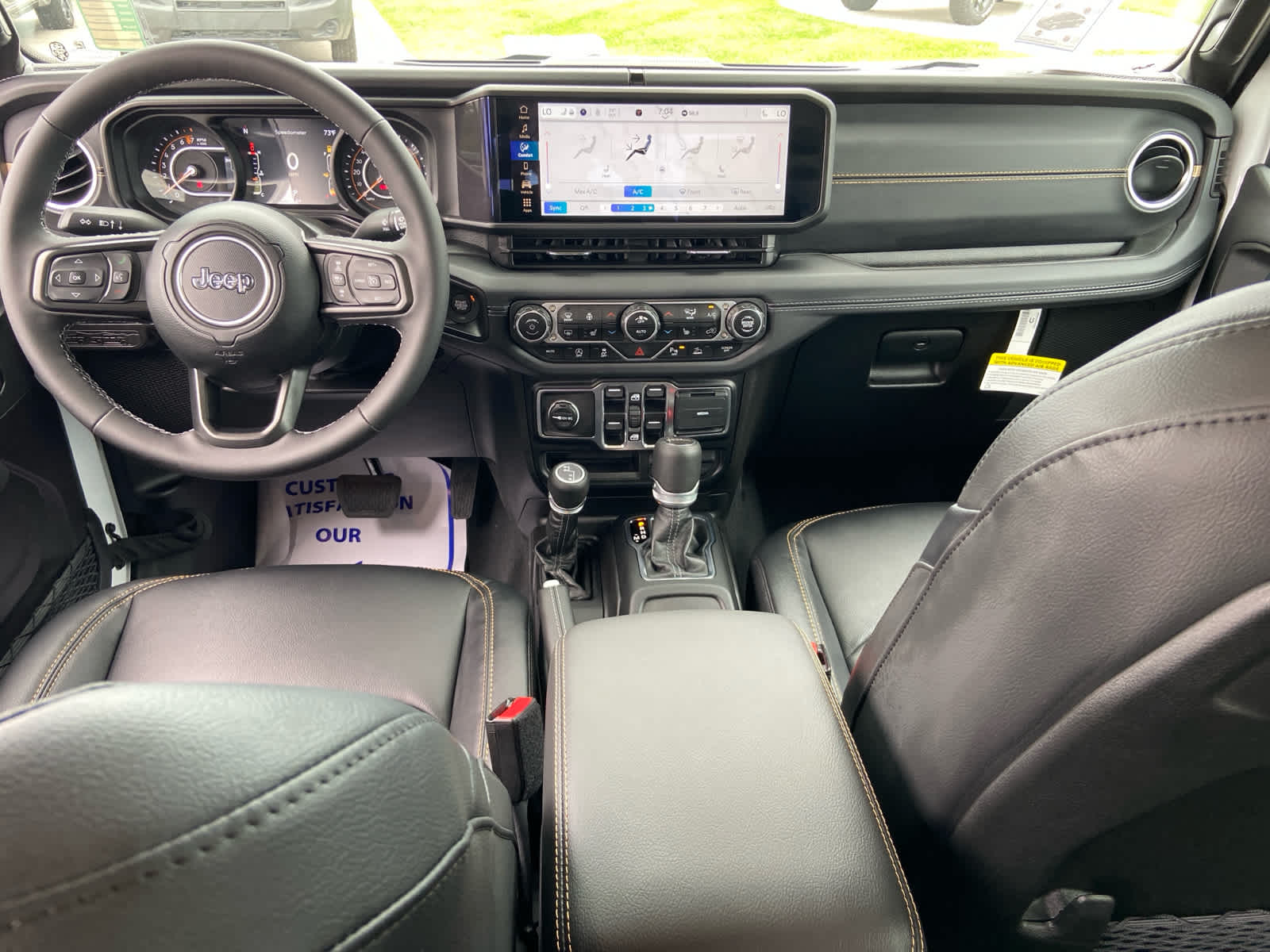 2025 Jeep Gladiator Willys photo 14