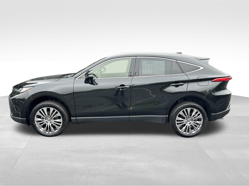 2022 Toyota Venza XLE photo 2