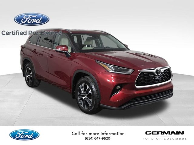 2021 Toyota Highlander XLE photo 3