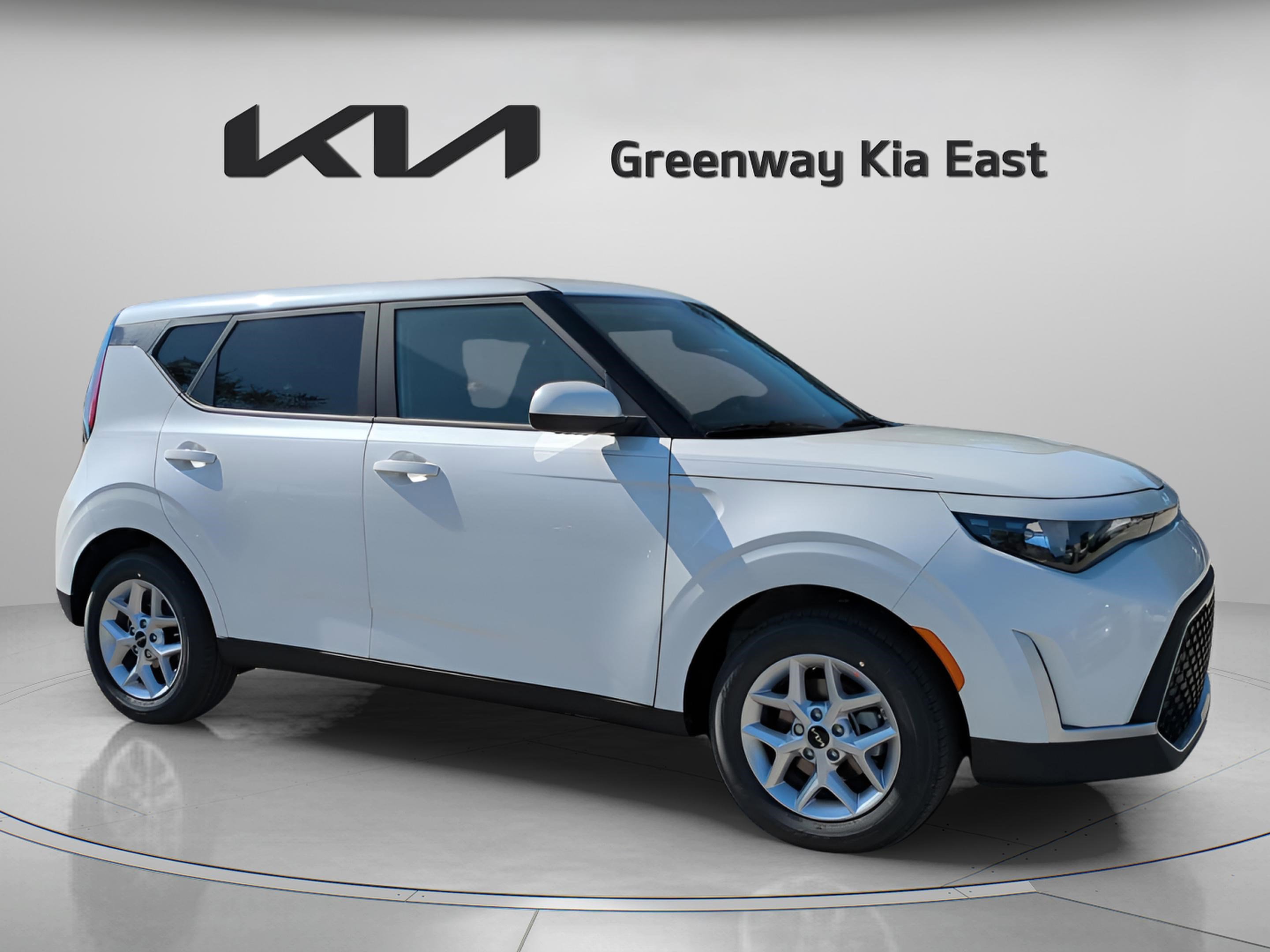 2025 Kia Soul LX's photo
