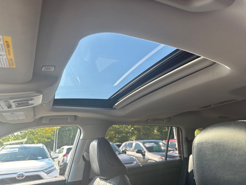 2024 Toyota Highlander Hybrid XLE photo 4