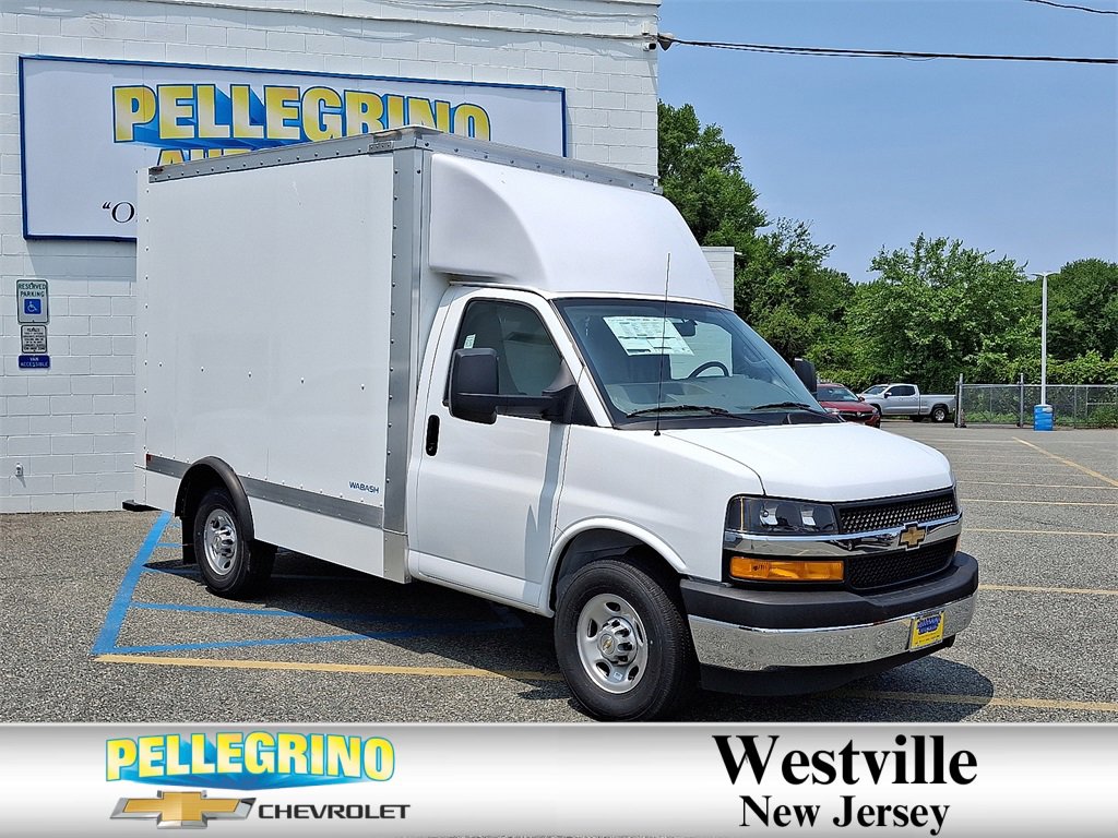 2025 Chevrolet Express Cutaway Base's photo