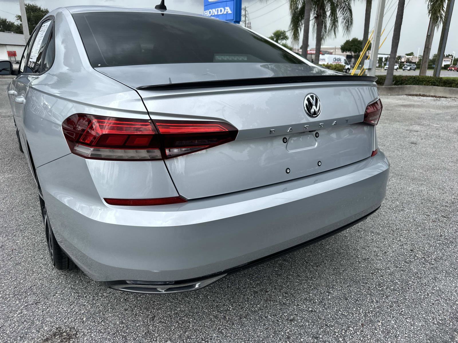 2020 Volkswagen Passat 2.0T R-Line photo 8