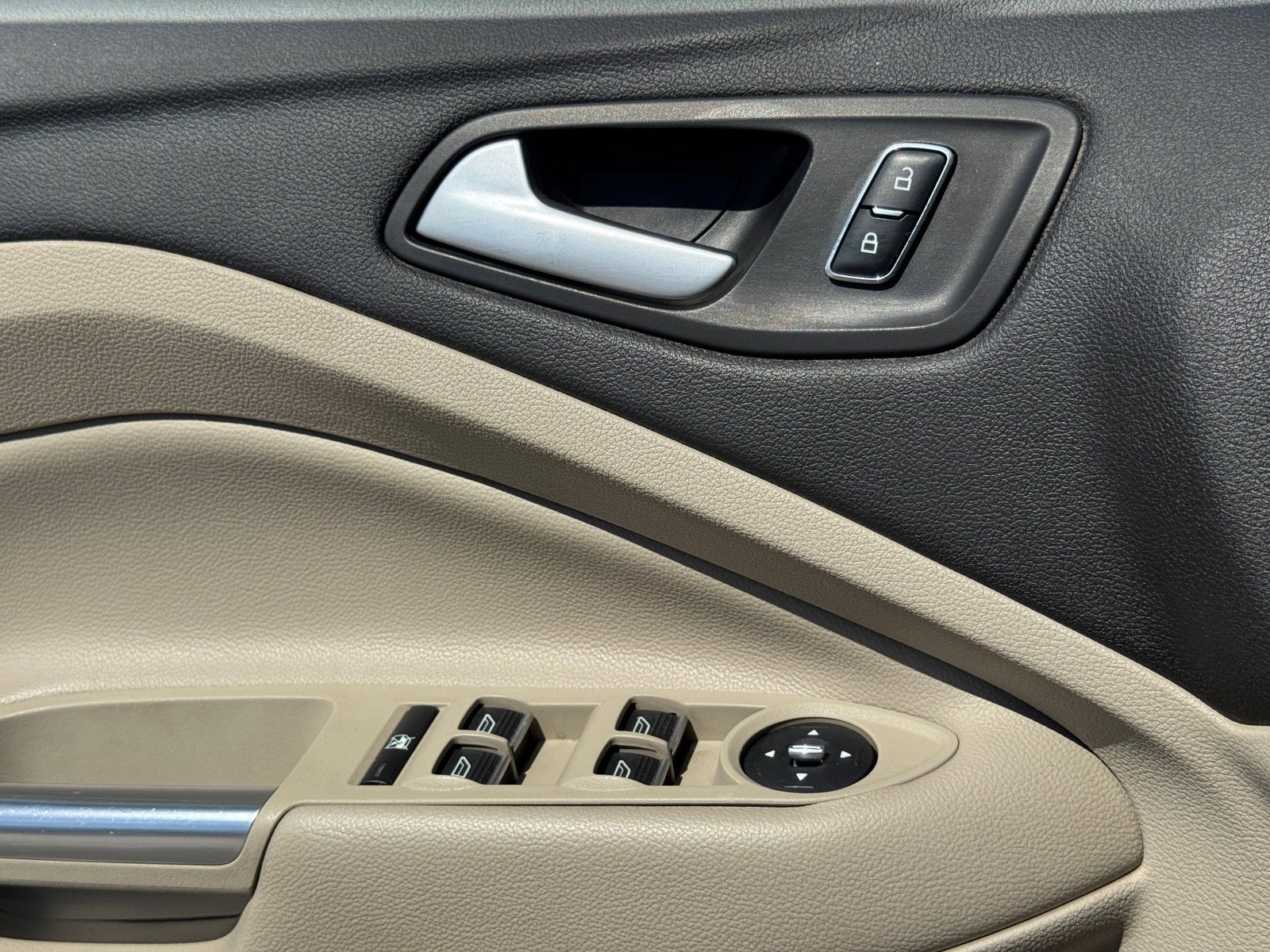 2015 Ford C-Max Hybrid SEL photo 14