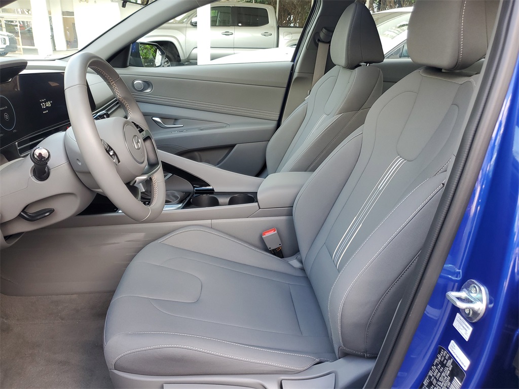 2025 Hyundai Elantra SEL Convenience photo 14