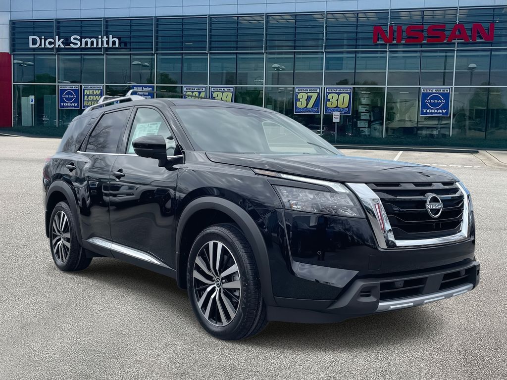 2025 Nissan Pathfinder Platinum's photo
