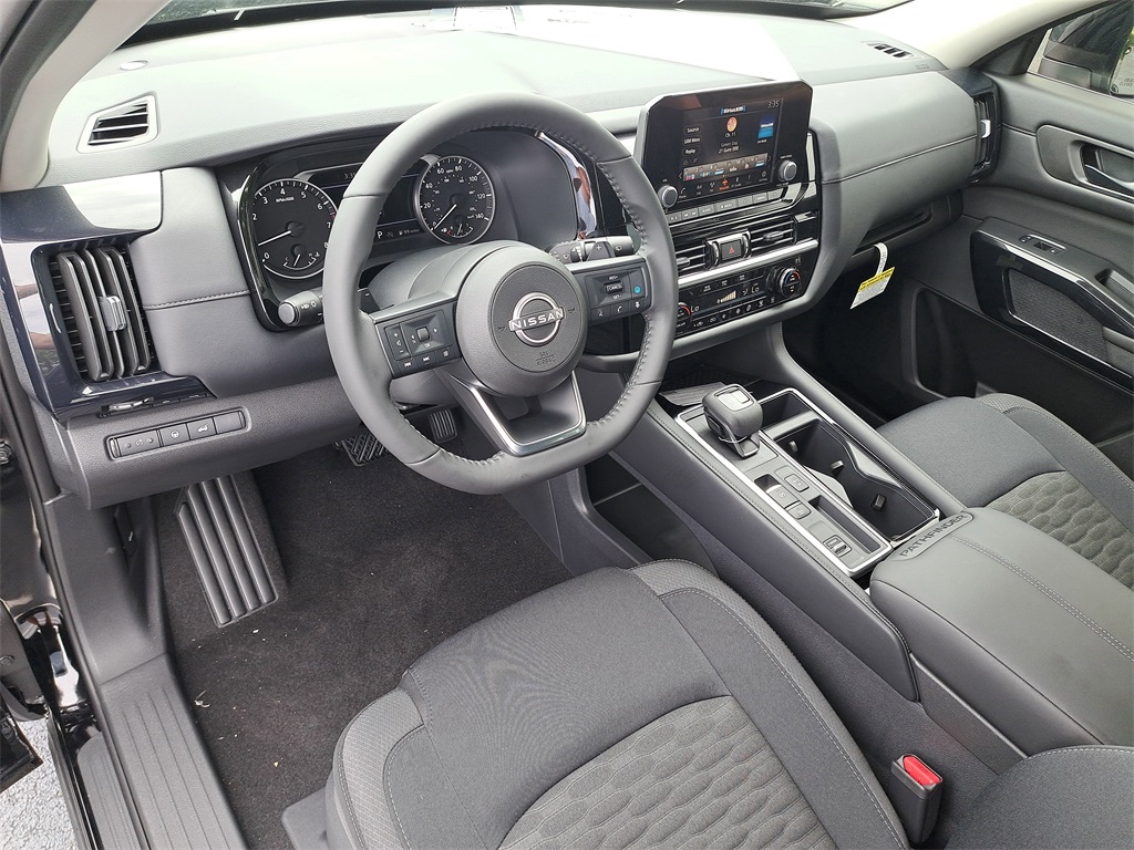 2025 Nissan Pathfinder SV photo 17
