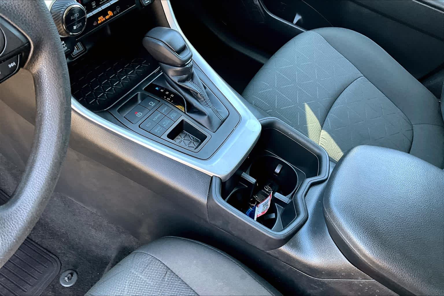 2023 Toyota RAV4 XLE photo 40