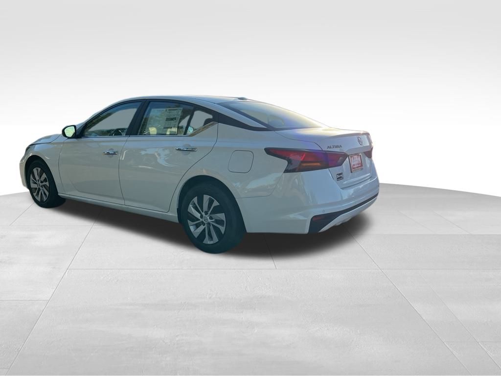 2025 Nissan Altima S photo 2