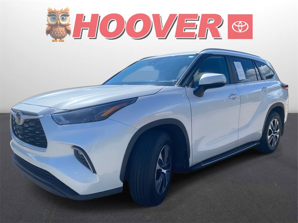 2023 Toyota Highlander XLE photo 2