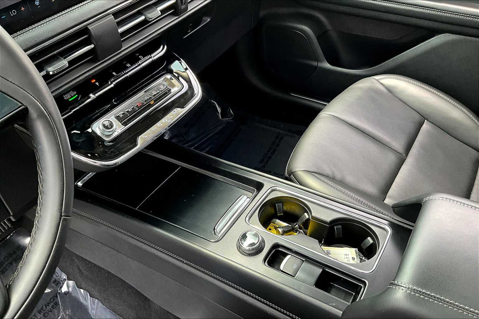 2023 Lincoln Corsair Standard photo 14