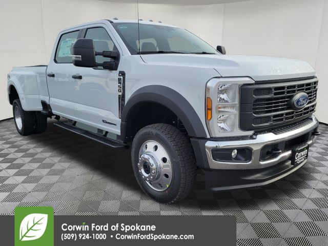 2026 Ford F-450 Super Duty XL's photo