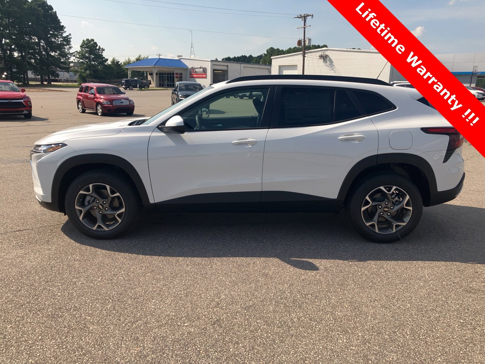 2025 Chevrolet Trax LT photo 2