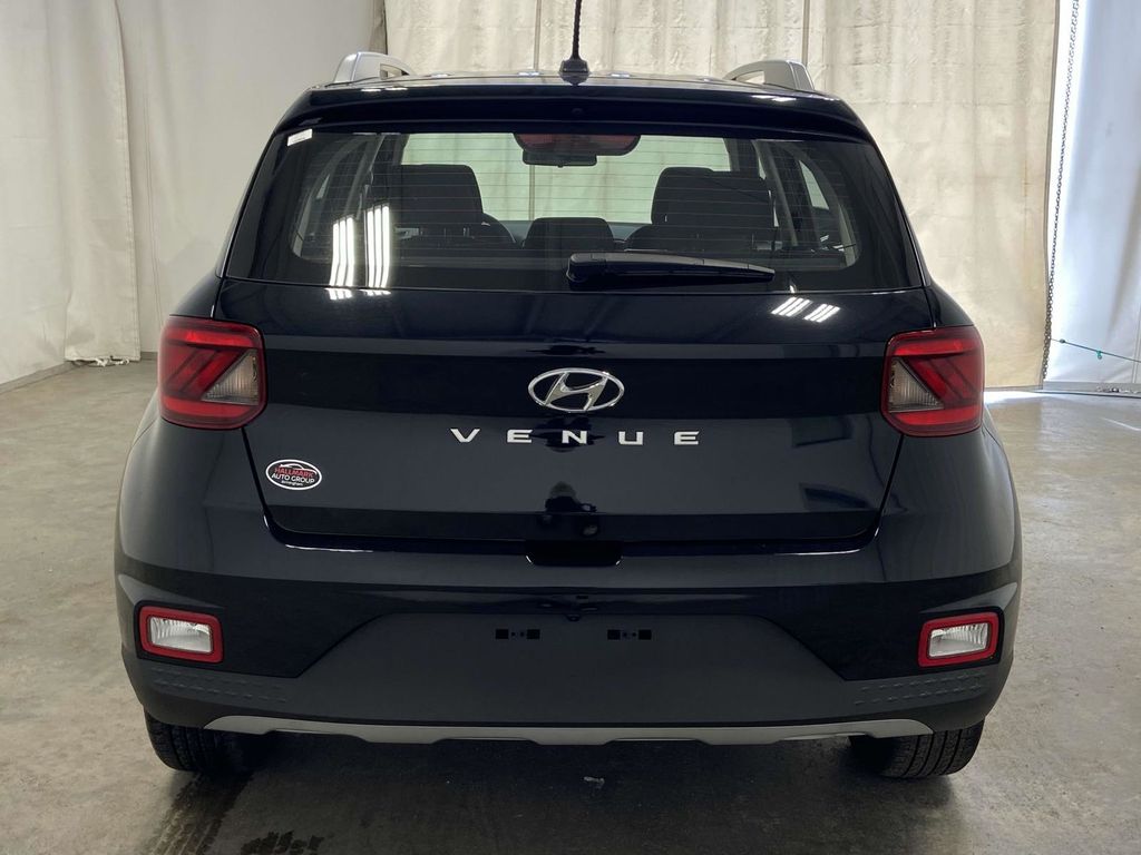 2023 Hyundai Venue SEL photo 4