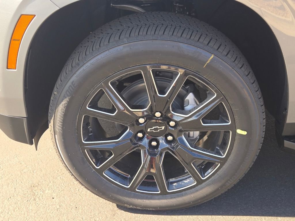 2026 Chevrolet Suburban LT photo 4