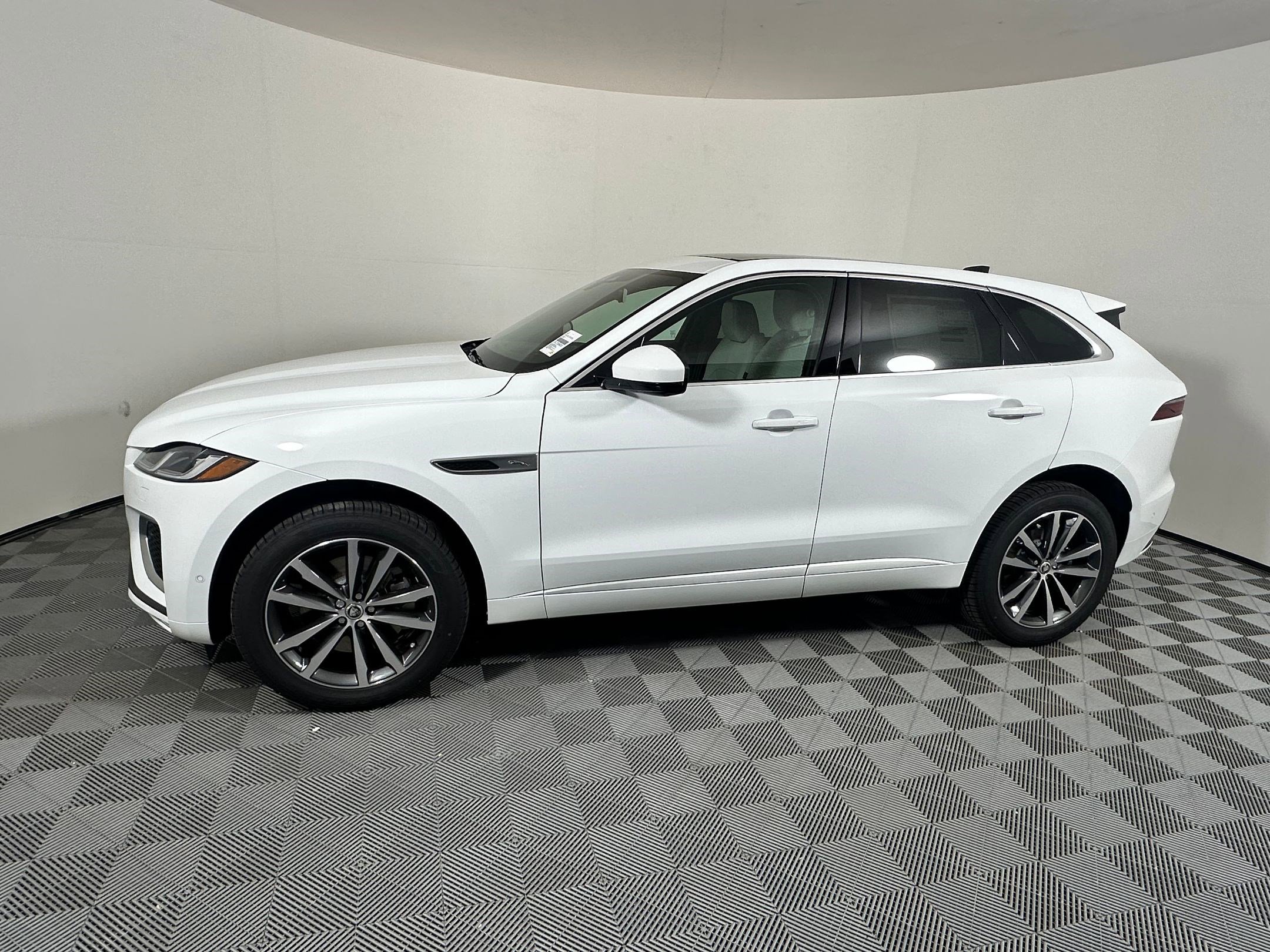 2026 Jaguar F-PACE P250 R-Dynamic S photo 2