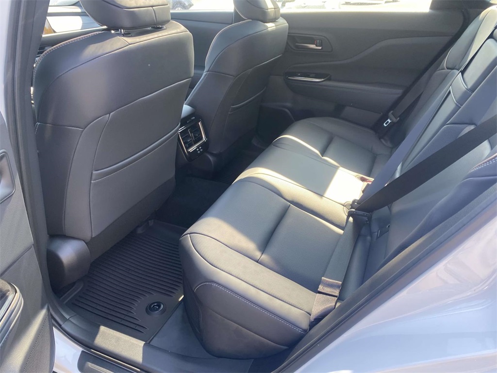 2025 Toyota Crown Signia Limited photo 9