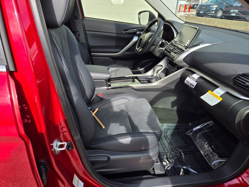 2025 Mitsubishi Eclipse Cross SEL photo 3