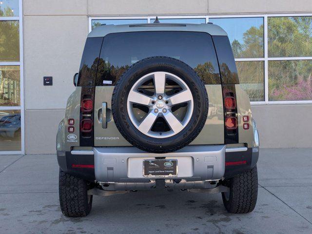 2025 Land Rover Defender 90 S photo 6
