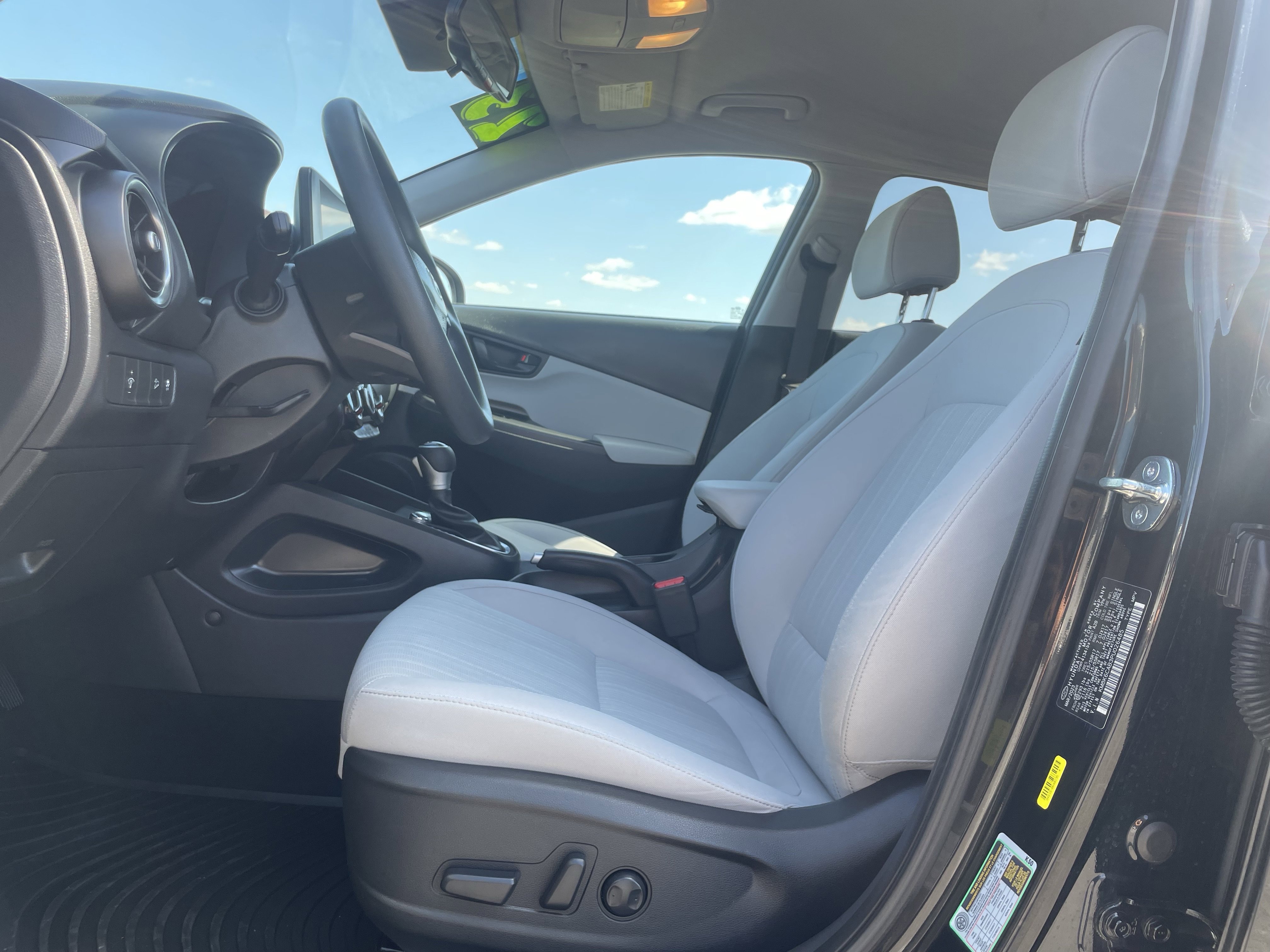 2023 Hyundai Kona SEL photo 9