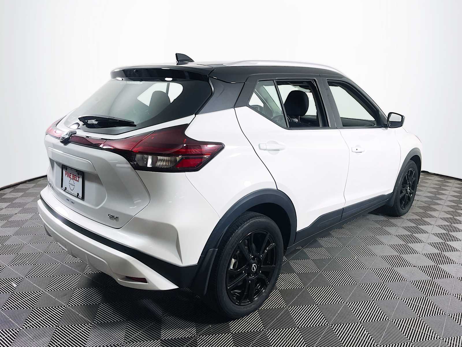 2023 Nissan Kicks SV photo 3