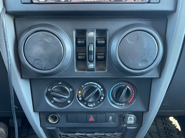 2010 Jeep Wrangler Unlimited Islander photo 17