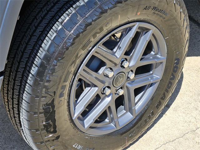 2025 Jeep Wrangler photo 4