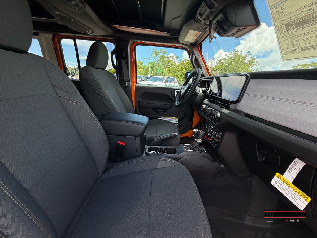 2025 Jeep Wrangler photo 4