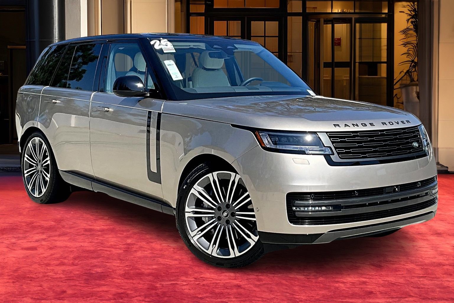 2025 Land Rover Range Rover SE photo 11