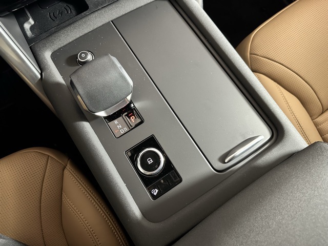 2025 Land Rover Discovery SE photo 32