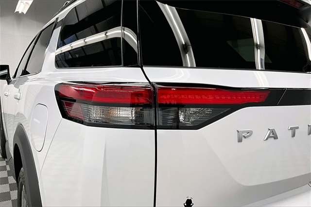 2025 Nissan Pathfinder SV photo 17