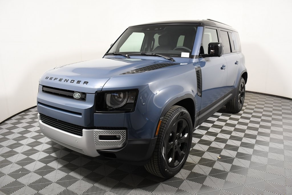 2025 Land Rover Defender S's photo