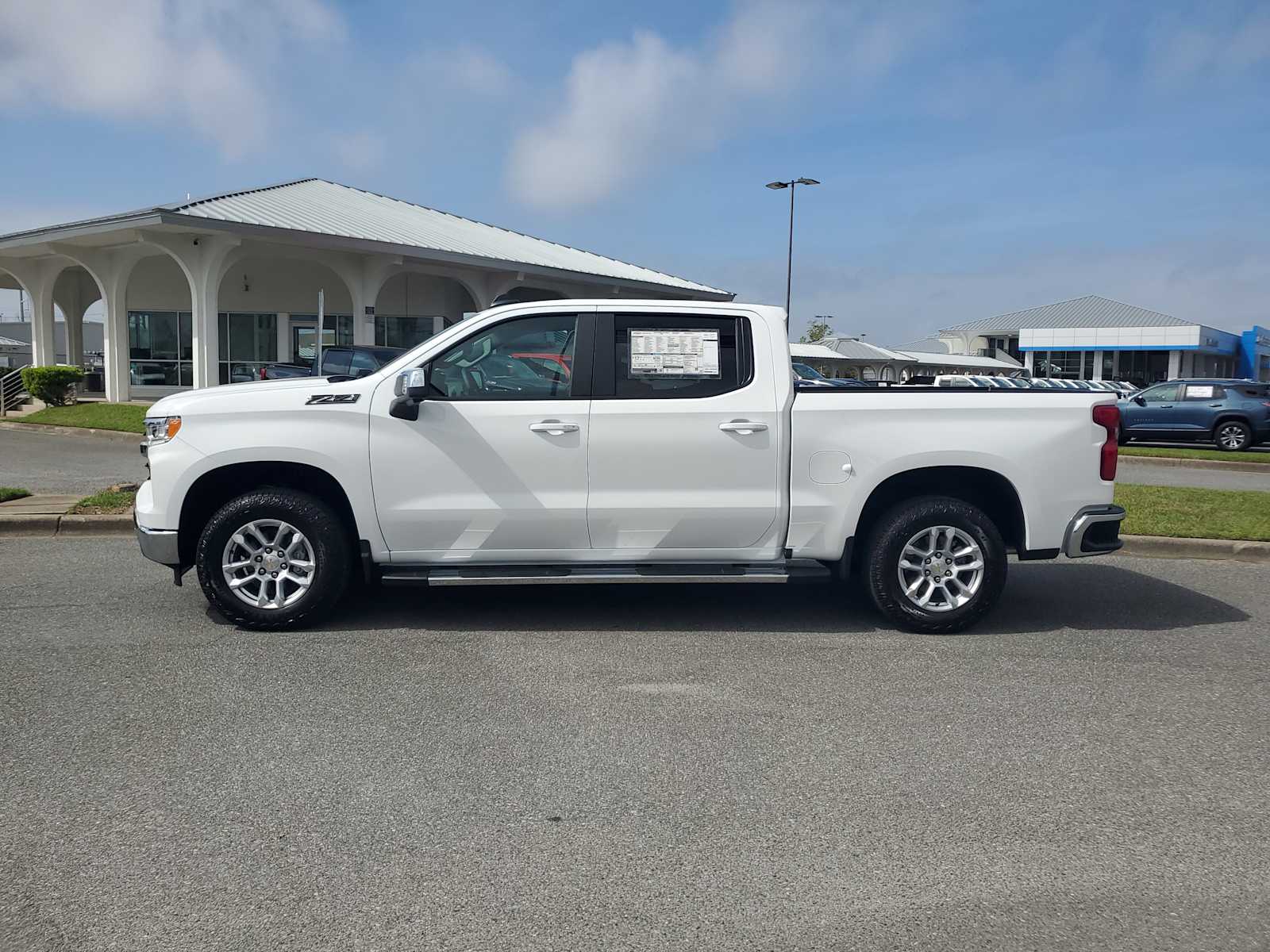 2025 Chevrolet Silverado 1500 LT photo 2