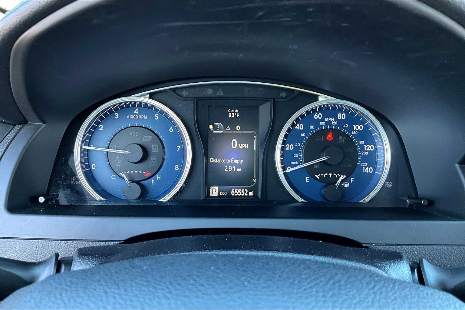 2017 Toyota Camry LE photo 23