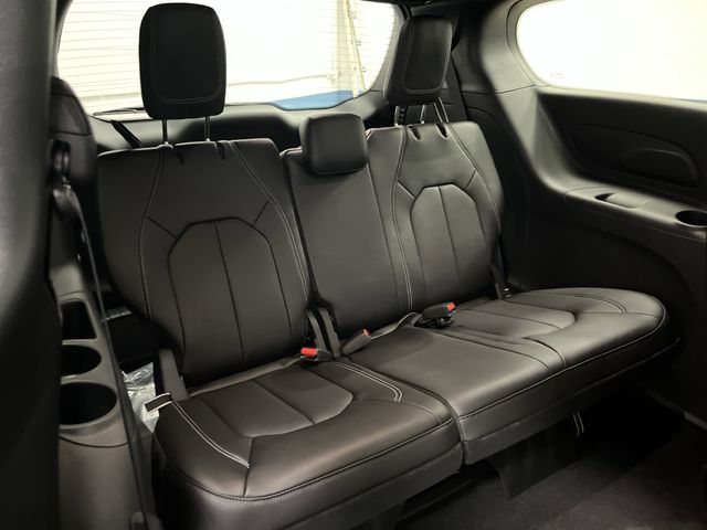 2025 Chrysler Pacifica photo 28
