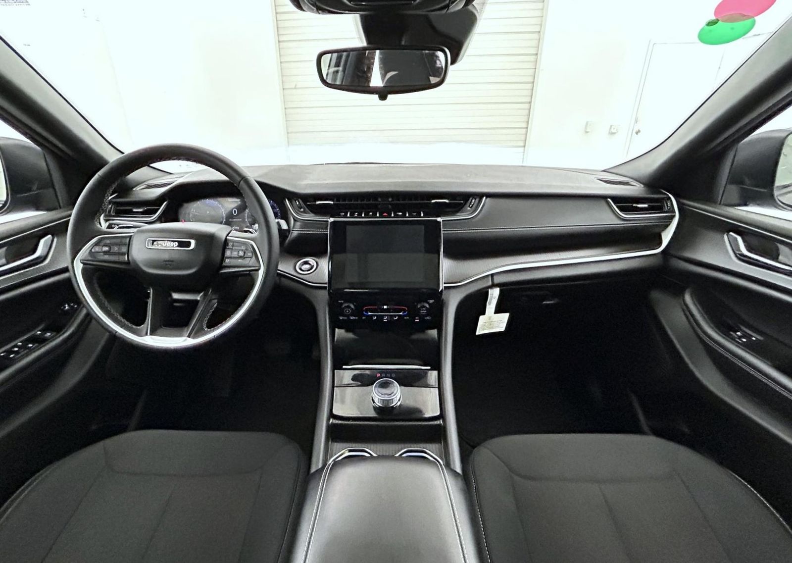 2024 Jeep Grand Cherokee Laredo photo 12