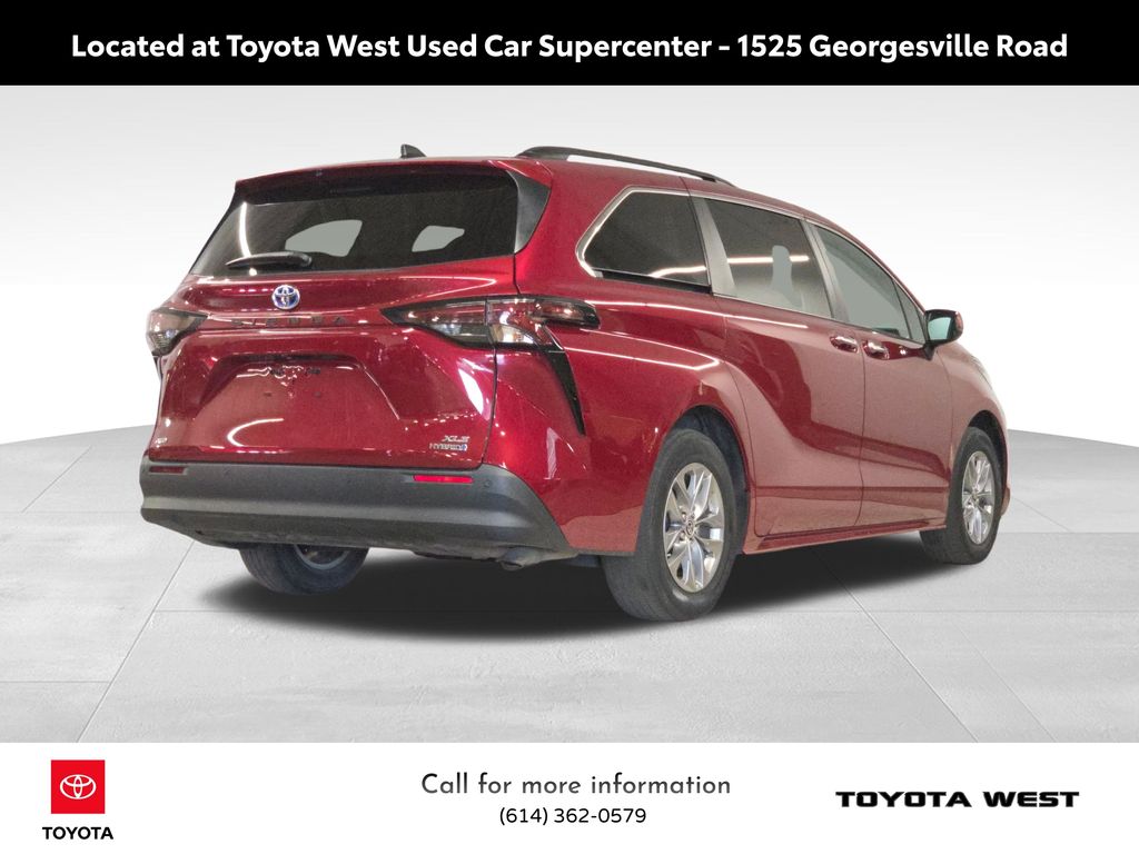 2023 Toyota Sienna XLE photo 5