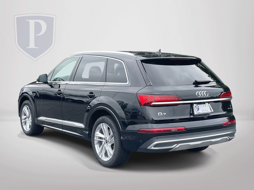 2024 Audi Q7 55 Premium Plus photo 2
