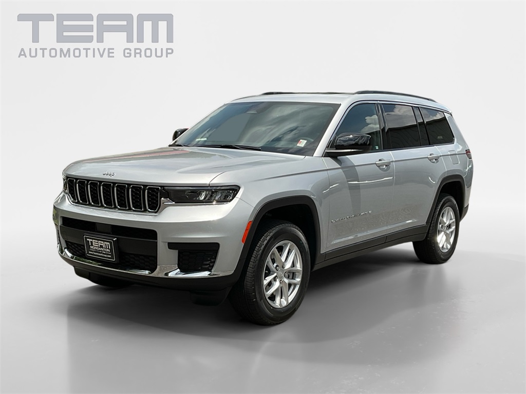 2025 Jeep Grand Cherokee Laredo X photo 3